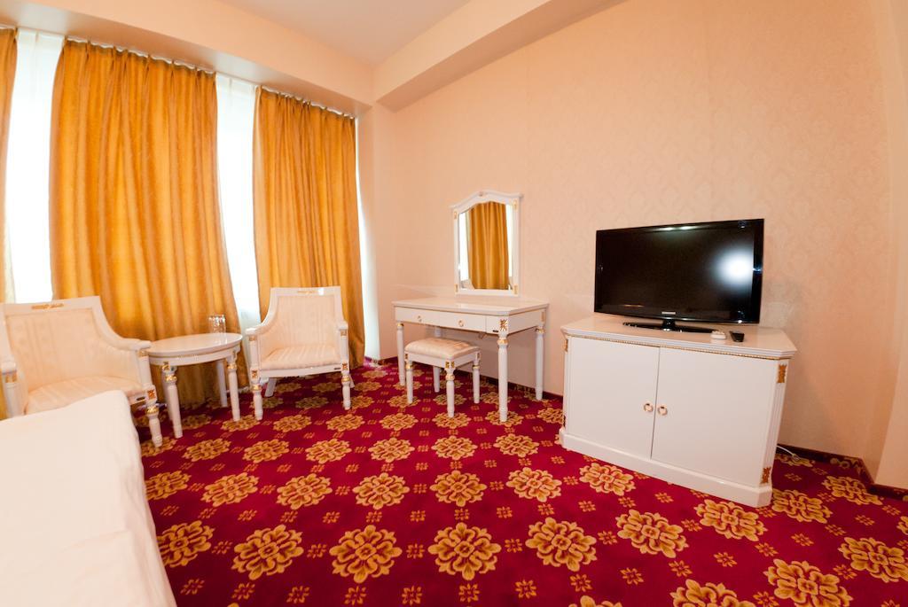 Complex Aristrocratos Hotel Мамая Екстериор снимка